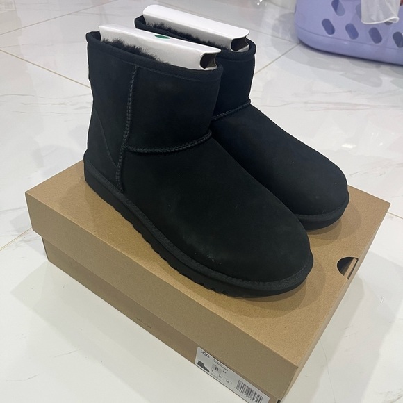 UGG: Classic Mini  II Boot - Picture 4 of 4